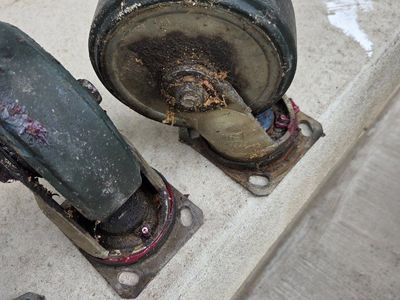 Heavy duty wheels/casters.