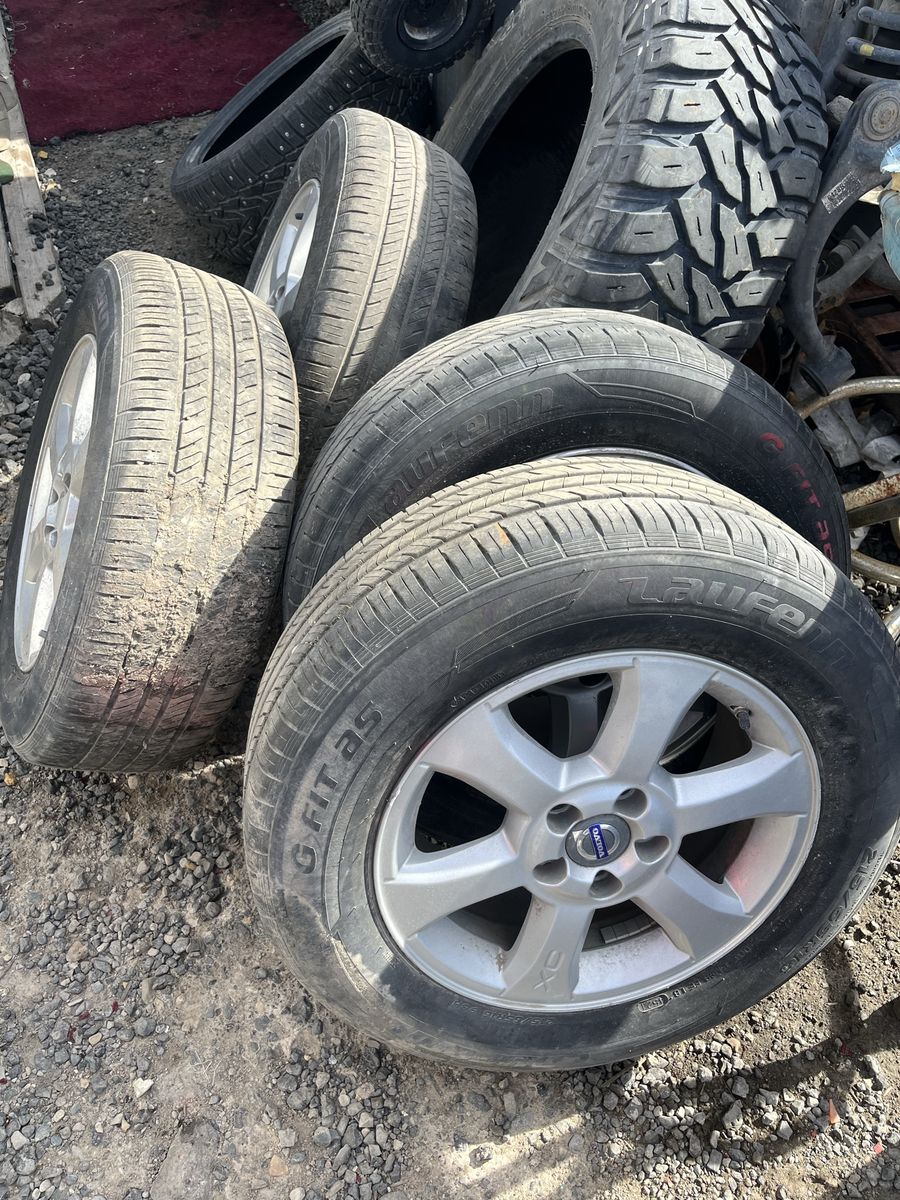 Volvo XC70 set of 4 wheels and tires $200