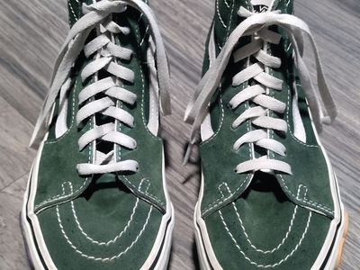 Vans Sk8-Hi Tapered Stackform OSF shoes with dark forest green suede & flowers; men’s size 6.5/women’s size 8