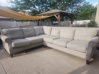 Large L-Shaped Sectional Sofa – Light Gray