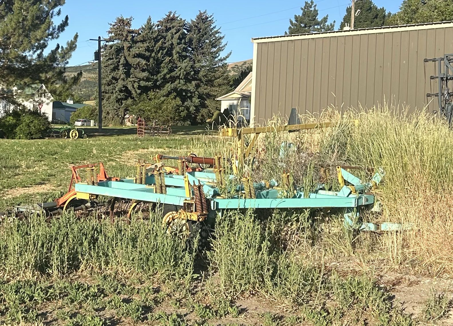 24 ft Hess chisel plow/digger with hang-on harrows - PRICE DROP