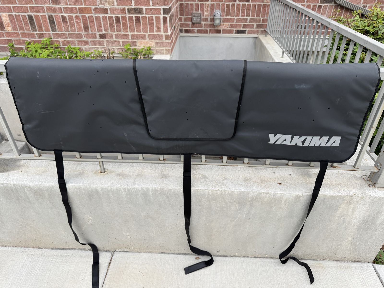 Yakima Gatekeeper Truck Tailgate Bike Pad, Black, Large