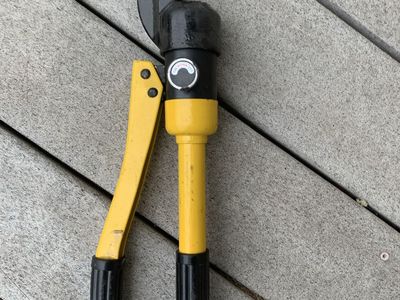 Heavy-Duty Hydraulic Hand Crimping Tool Wire Cable Lug Crimper with Dies