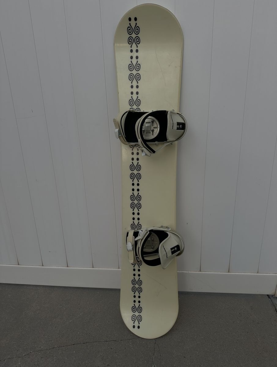 Klew Snowboard with Preston LT Bindings 