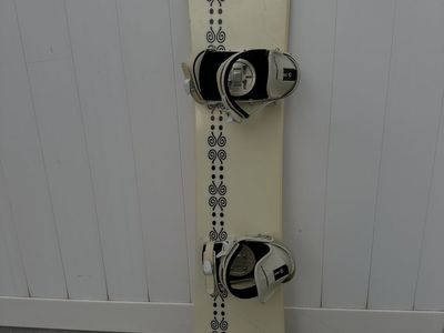 Klew Snowboard with Preston LT Bindings