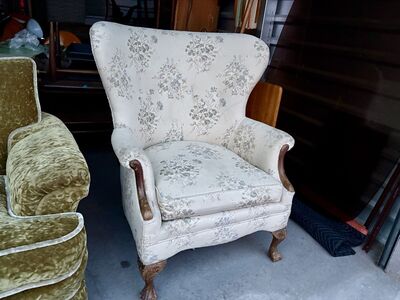 Stunning vintage Queen Anne style wingback armchair, featuring with a a beautiful floral pattern fabric, cabriole legs antique