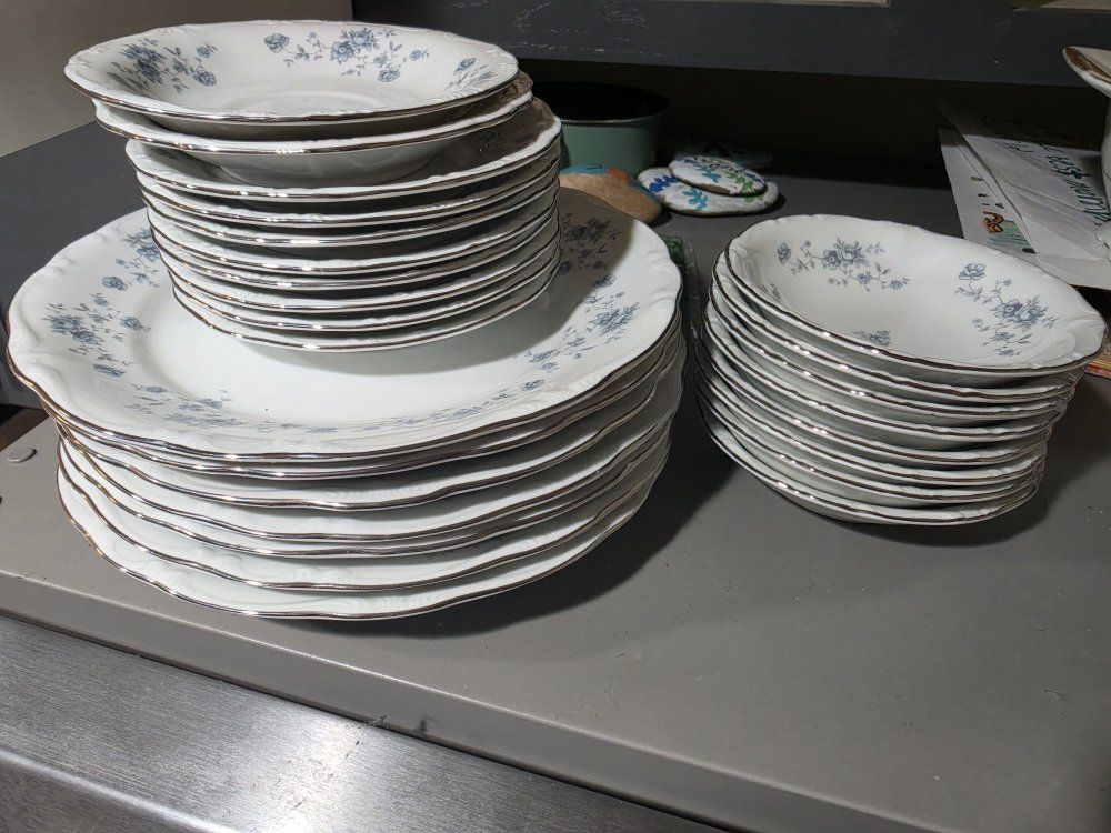 Johann Haviland Bavaria Germany Blue Rose Floral Gold Trim Dinnerware Set