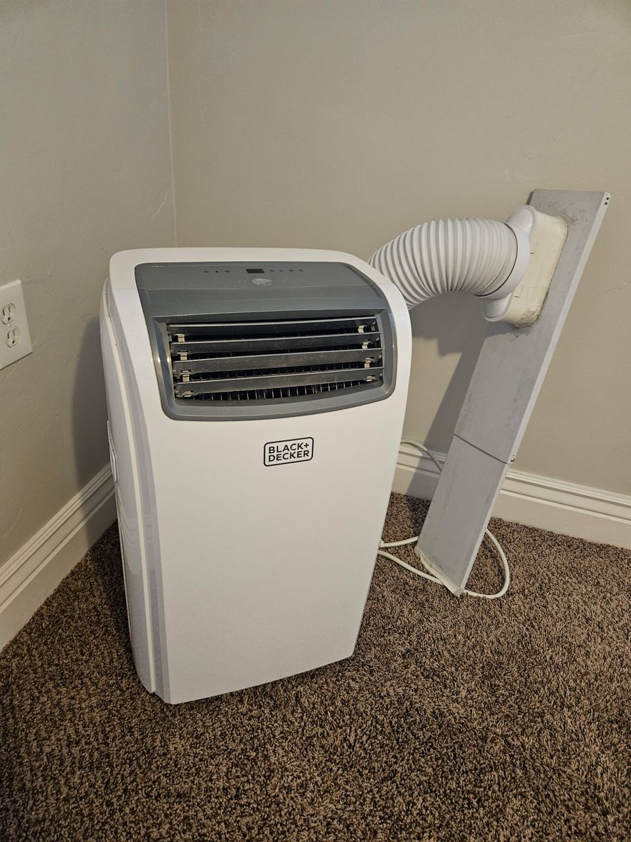 Portable AC - black and decker