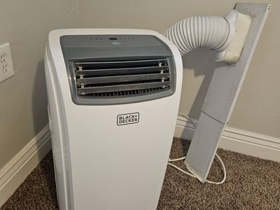 Portable AC - black and decker