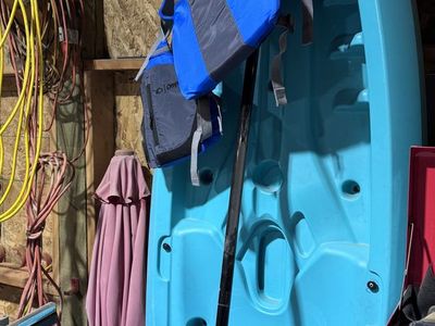 8' Lifetime Daylite Kayak W/oar and Preserver.