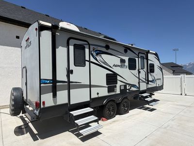 2017 Aerolite self leveling Travel Trailer