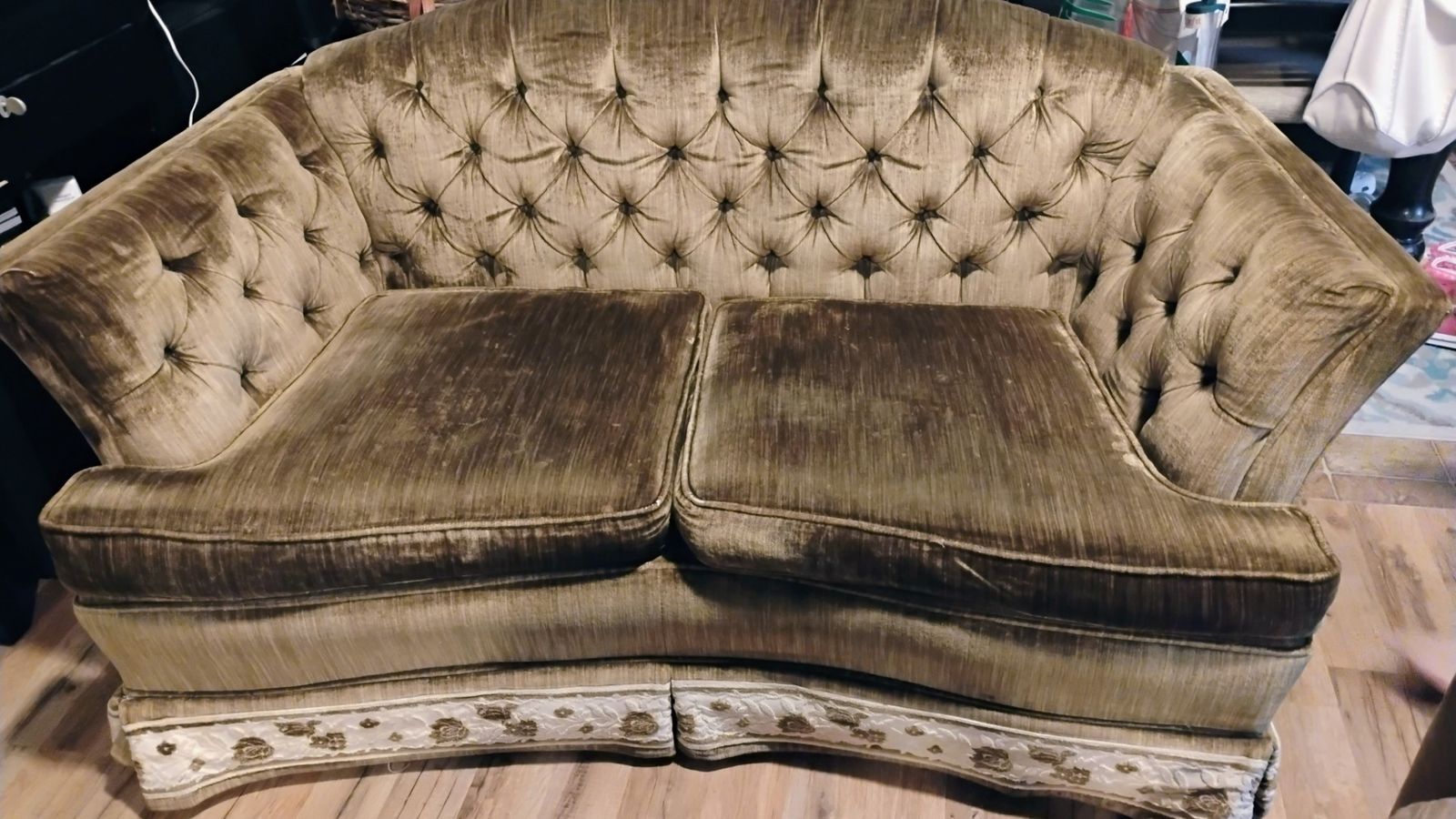Vintage love seat tufted