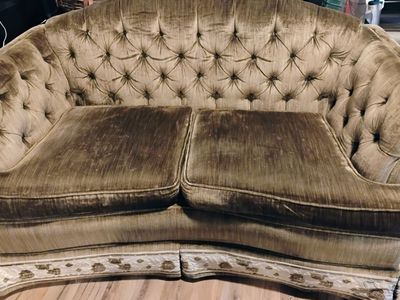 Vintage love seat tufted