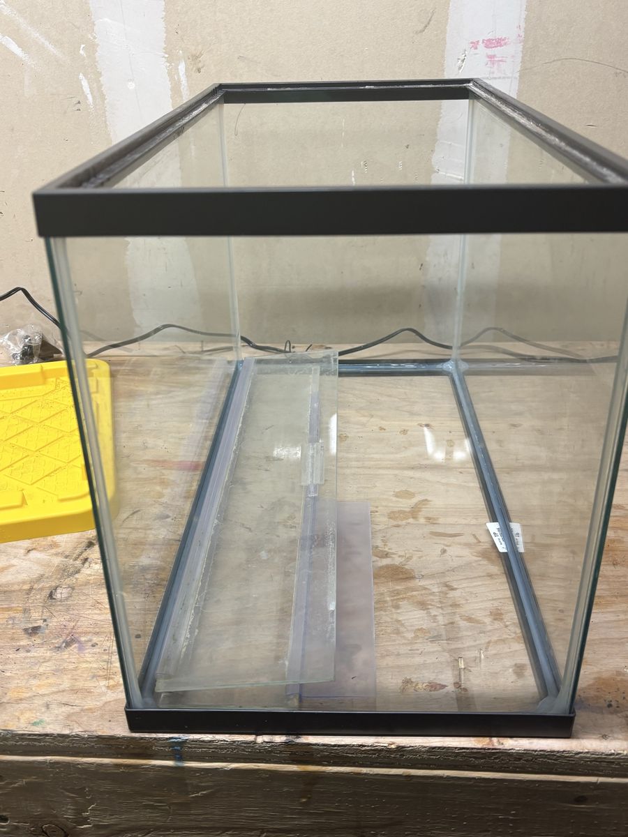 10 and 5.5 gallon tanks w/ glass lids for sale