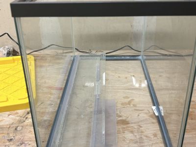10 and 5.5 gallon tanks w/ glass lids for sale