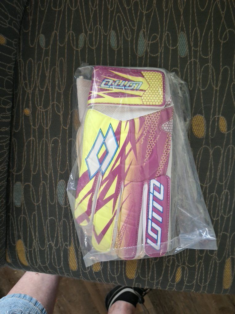 Lotto Goalkeeper Gloves Soccer Goalie Mitts - New, Vibrant Pink/Yellow Design