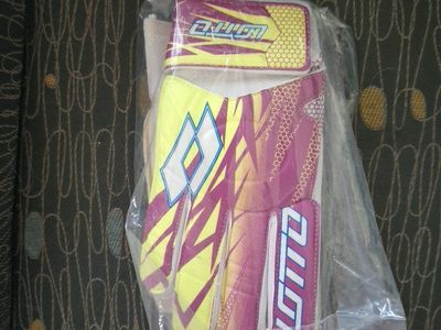 Lotto Goalkeeper Gloves Soccer Goalie Mitts - New, Vibrant Pink/Yellow Design