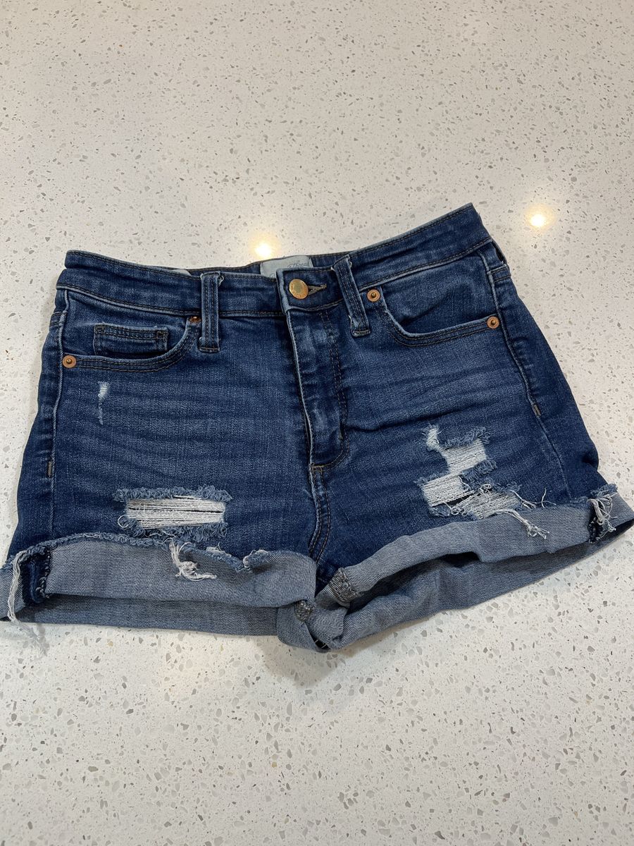 Universal Thread Women's High Rise Midi Distressed Denim Shorts Size 4/27 - Dark Wash