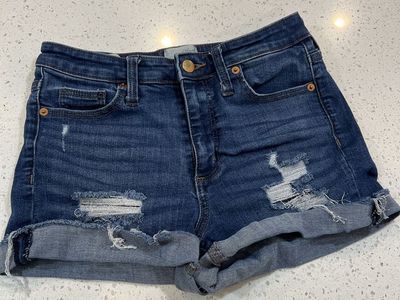Universal Thread Women's High Rise Midi Distressed Denim Shorts Size 4/27 - Dark Wash