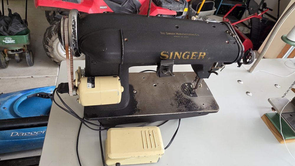 SINGER 400W1 Industrial Sewing Machine Single Head