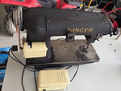 SINGER 400W1 Industrial Sewing Machine Single Head