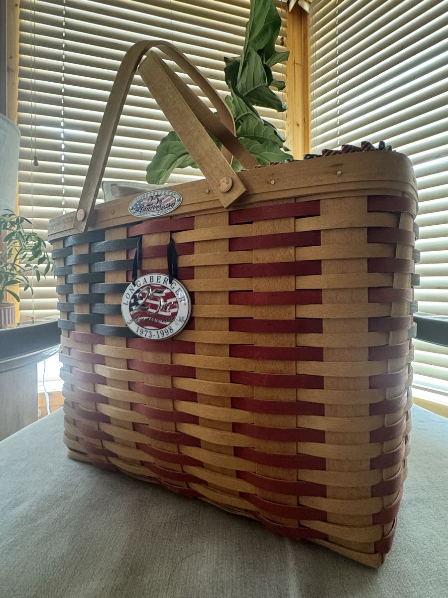 Longaberger Baskets 1998 Collectors Edition Handwoven Dresden, Ohio USA Picnic Basket