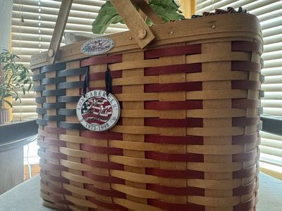 Longaberger Baskets 1998 Collectors Edition Handwoven Dresden, Ohio USA Picnic Basket