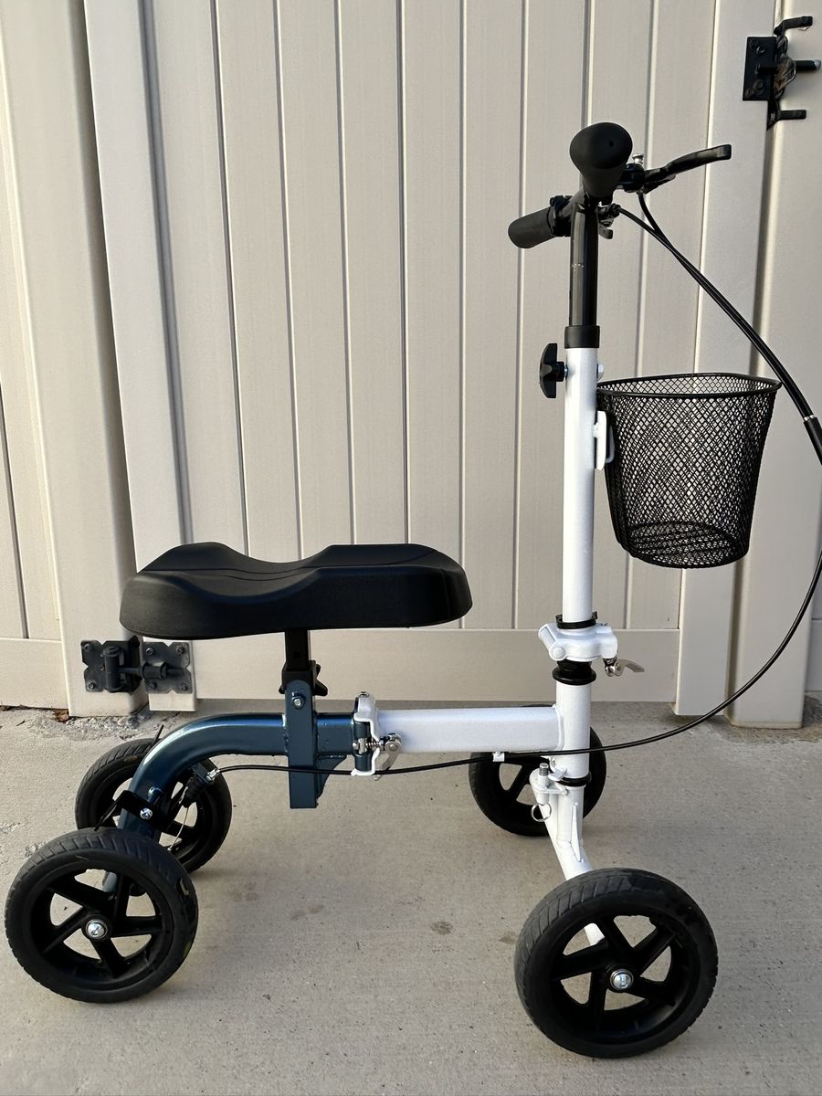Foldable Knee Scooter - Removable Basket - Excellent Condition!