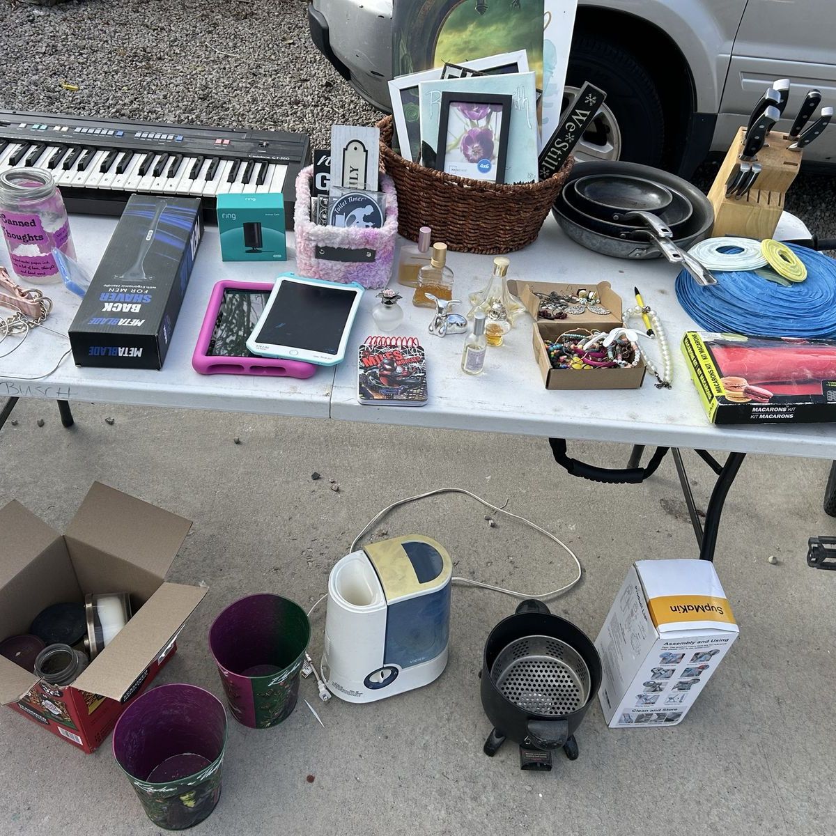 YARD SALE!!!! Come get our stuff!