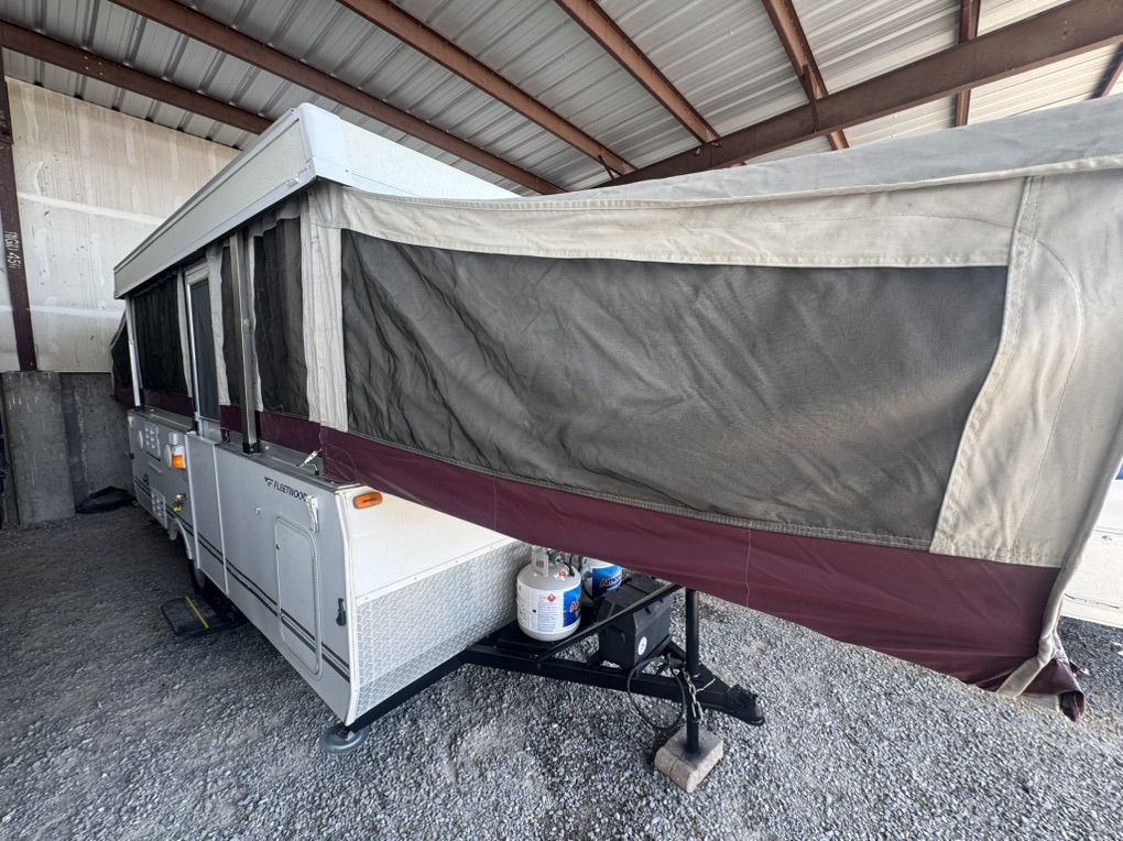 Clean 2007 Fleetwood Sequoia Slide Out