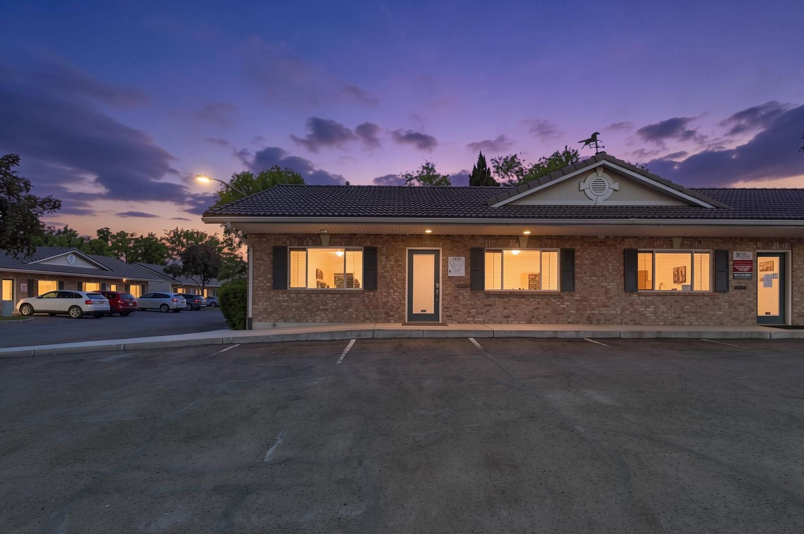 University Office Park- 1920 sqft - 6 Private offices - For Lease