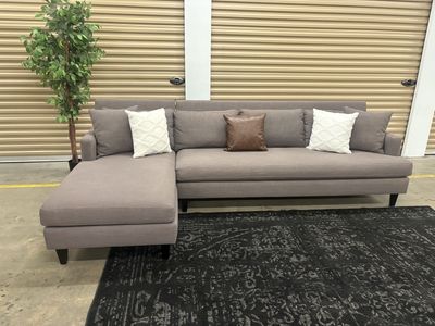 Luxurious Modern Sectional (Free Delivery)