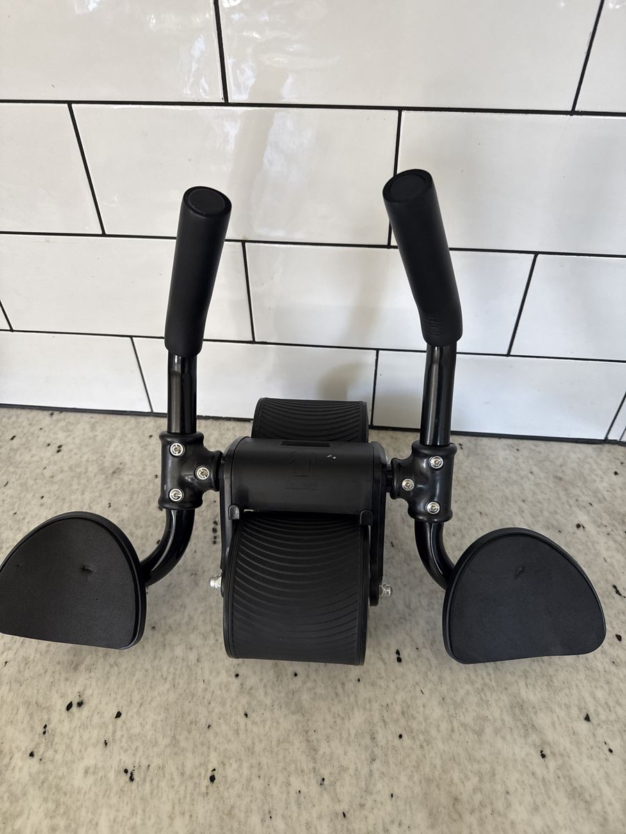 Ab Roller with phone holder