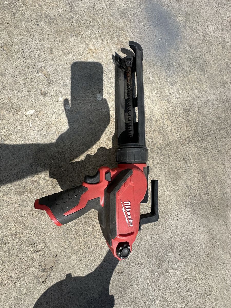 Milwaukee M12 Cordless Caulk and Adhesive Gun Bare Tool