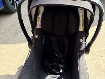 Nuna Pipa Lite Rx Infant Car Seat with base and Stroller