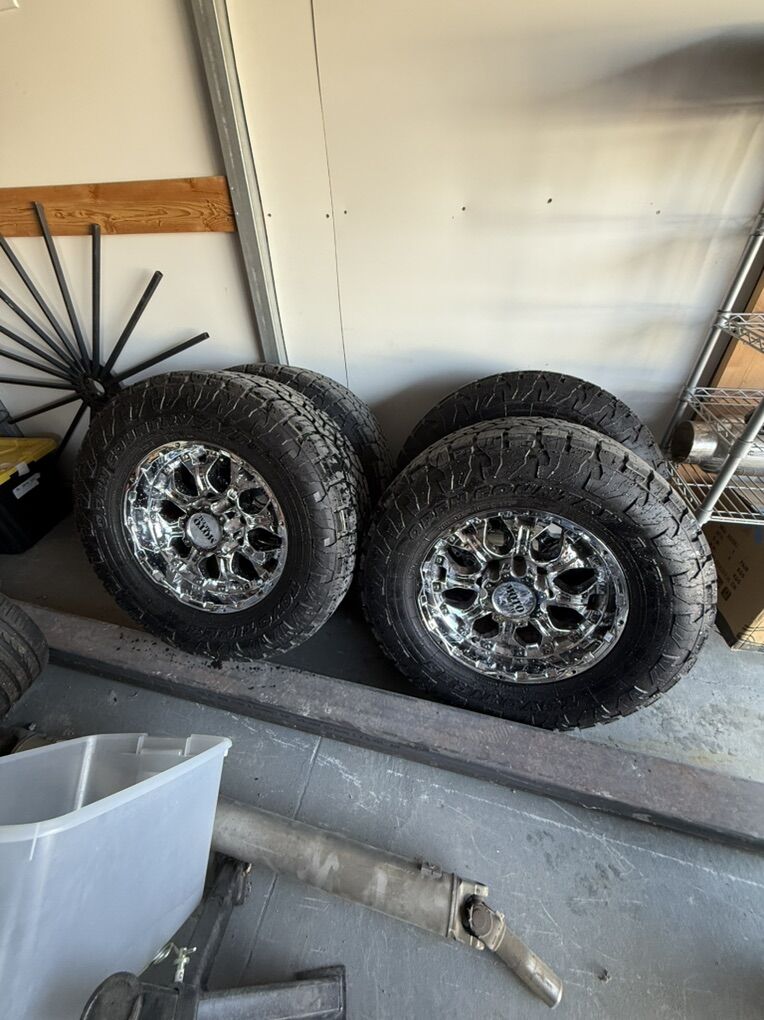 Moto Metal Chrome Wheel And TiRe Package Obo