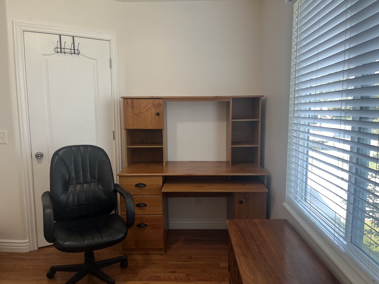 Desk Computer & Chair 