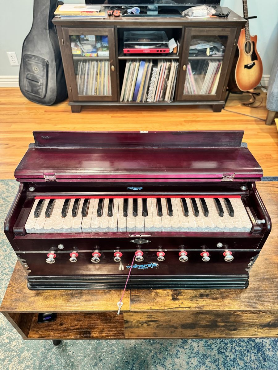 Maharaja Musical Instruments Harmonium - Dark Wood Finish with Key
