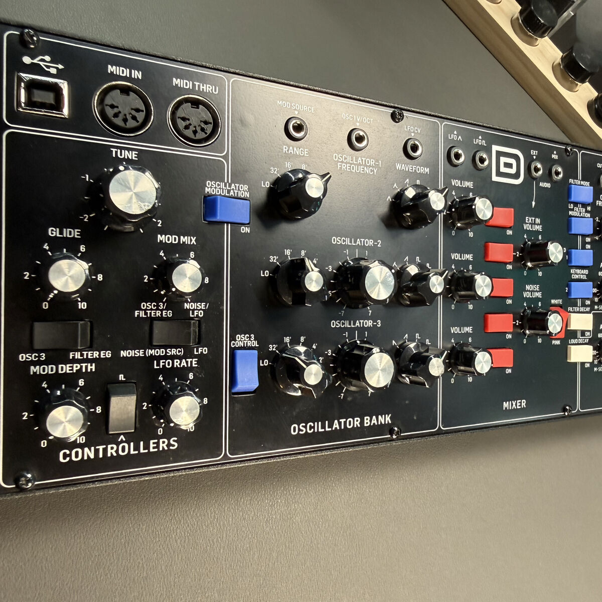 Behringer Model D Analog Synthesizer