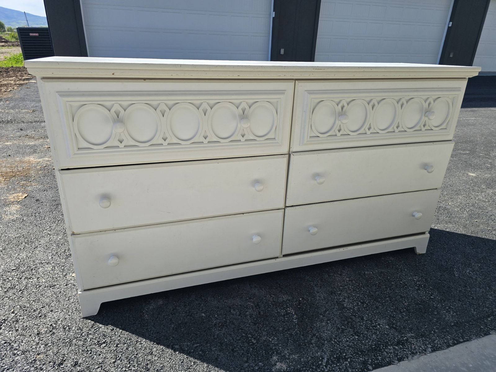 White Dresser – 6 Drawers – Priced to Move