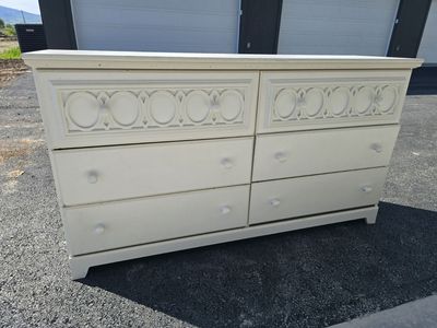 White Dresser – 6 Drawers – Priced to Move