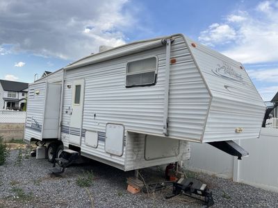2003 Keystone Nomad fifth wheel