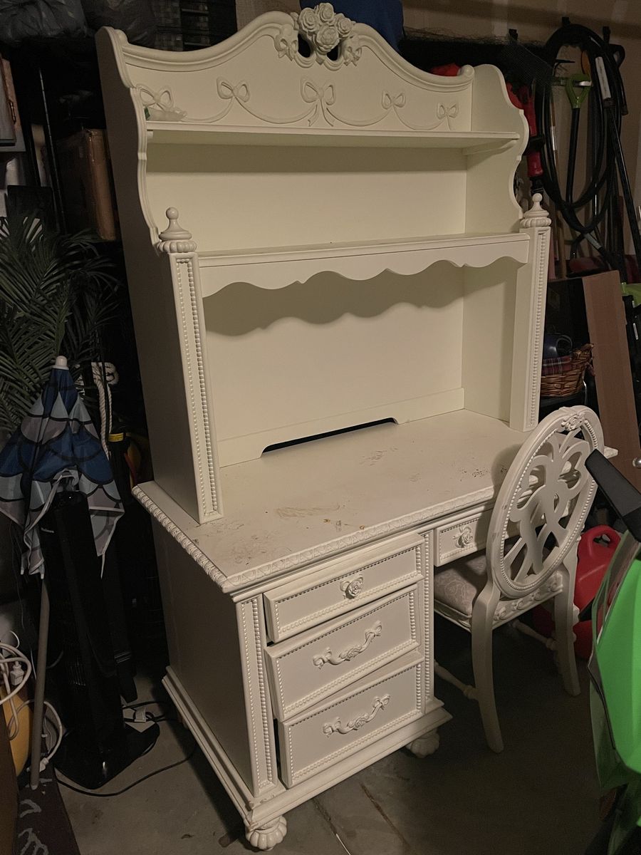 Disney princess collection Vintage Style Off-White Wooden Desk with Hutch and Chair Set