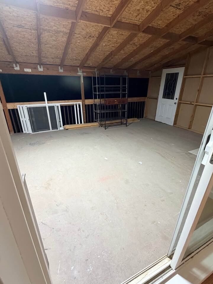 Extra large master suite room for rent