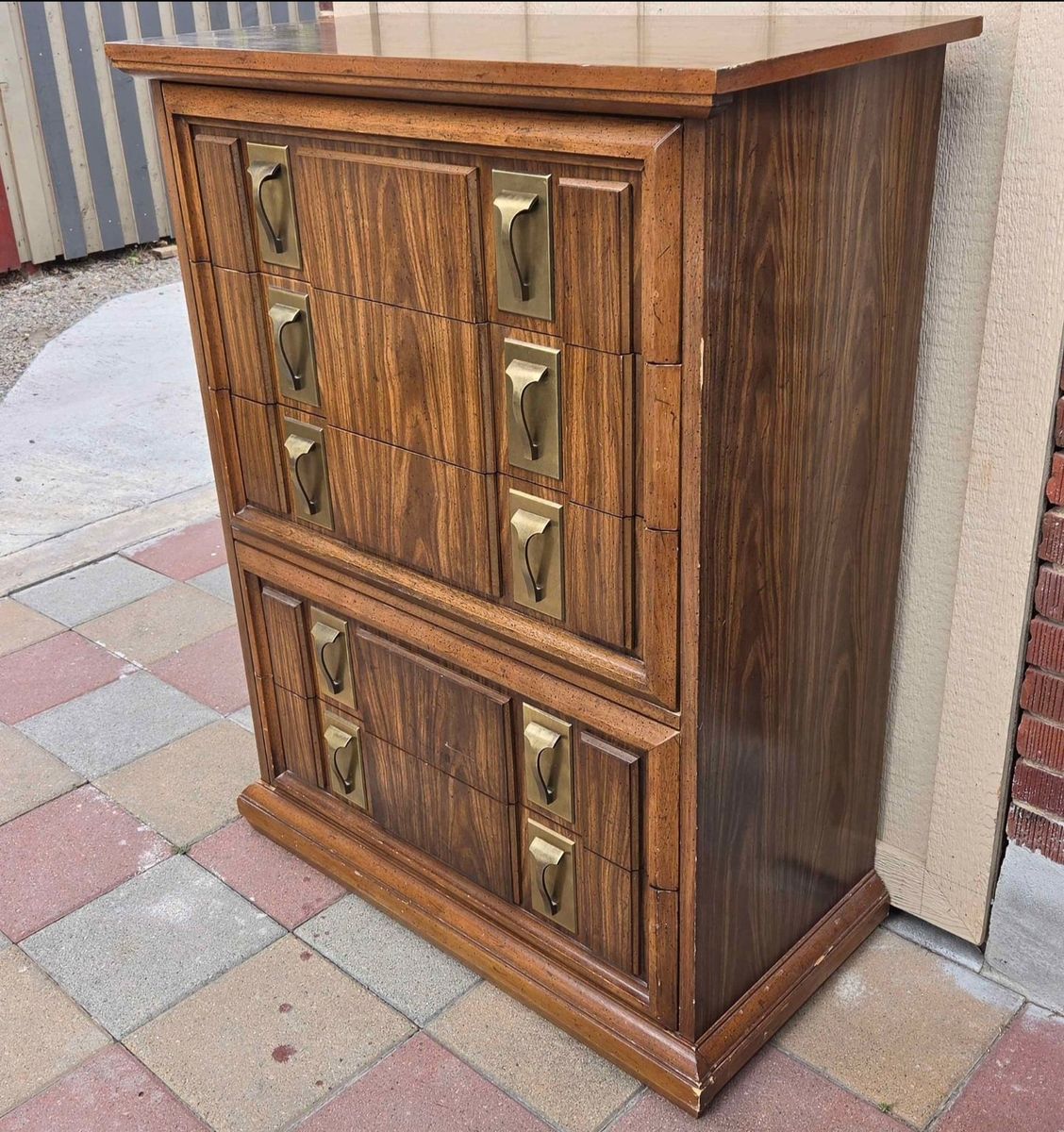 Main image 3