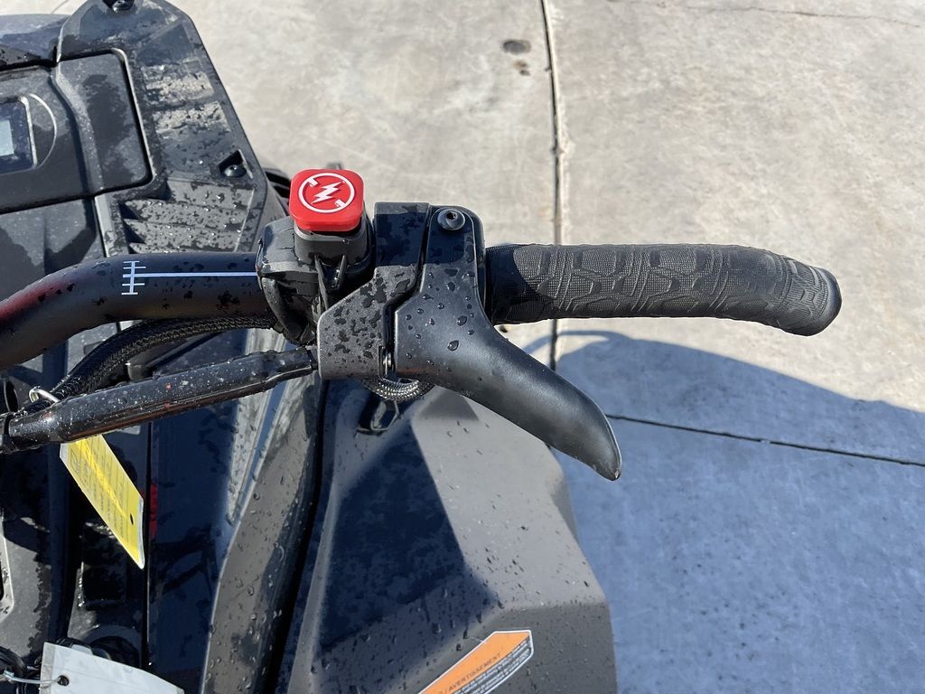 2025 Ski-Doo Summit® Adrenaline® with Edge Package 850 E-TEC 165 SS H_Alt Powder 3.0_Bla