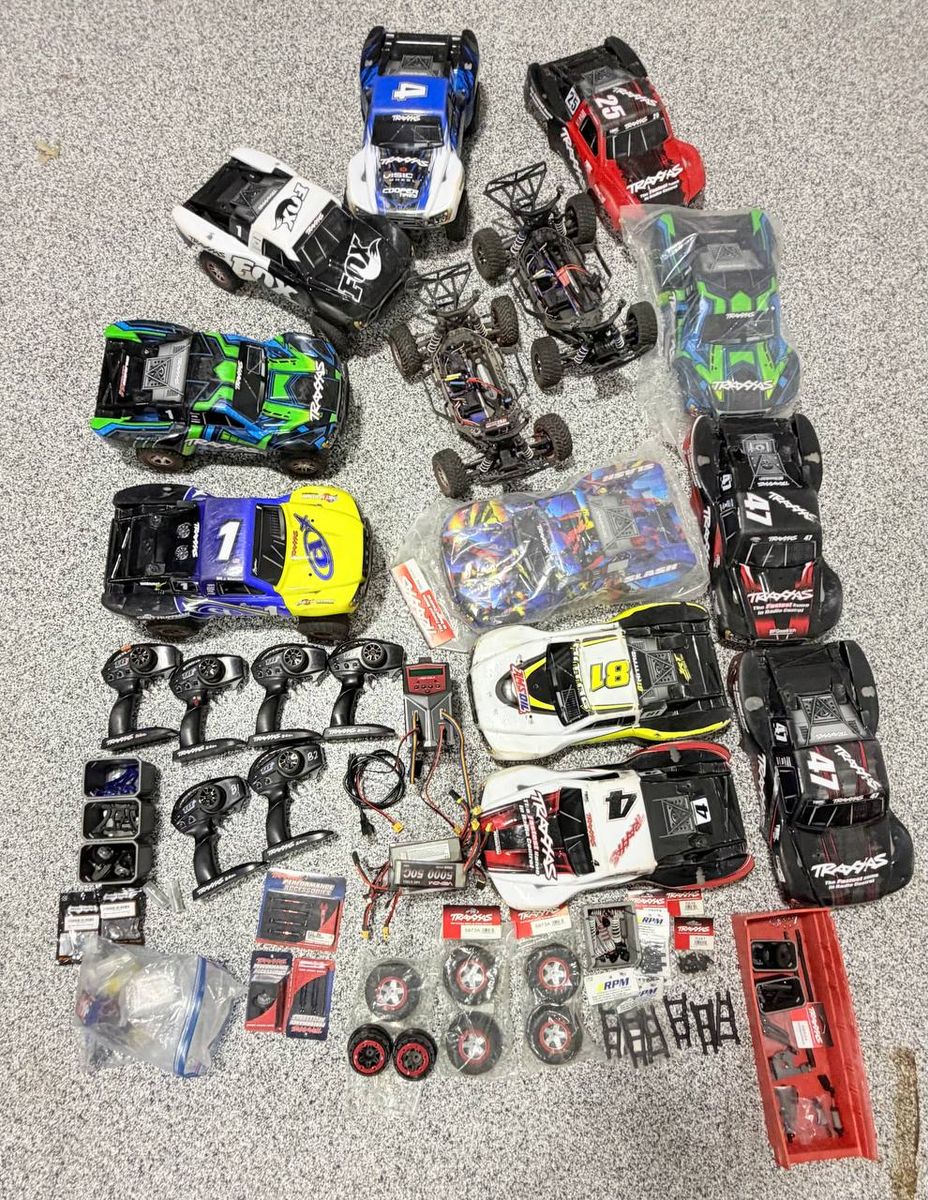 Traxxas Slash 4x4 VXL Ultimate 4WD RC Lot Multiple trucks, bodies, batteries Venom charger