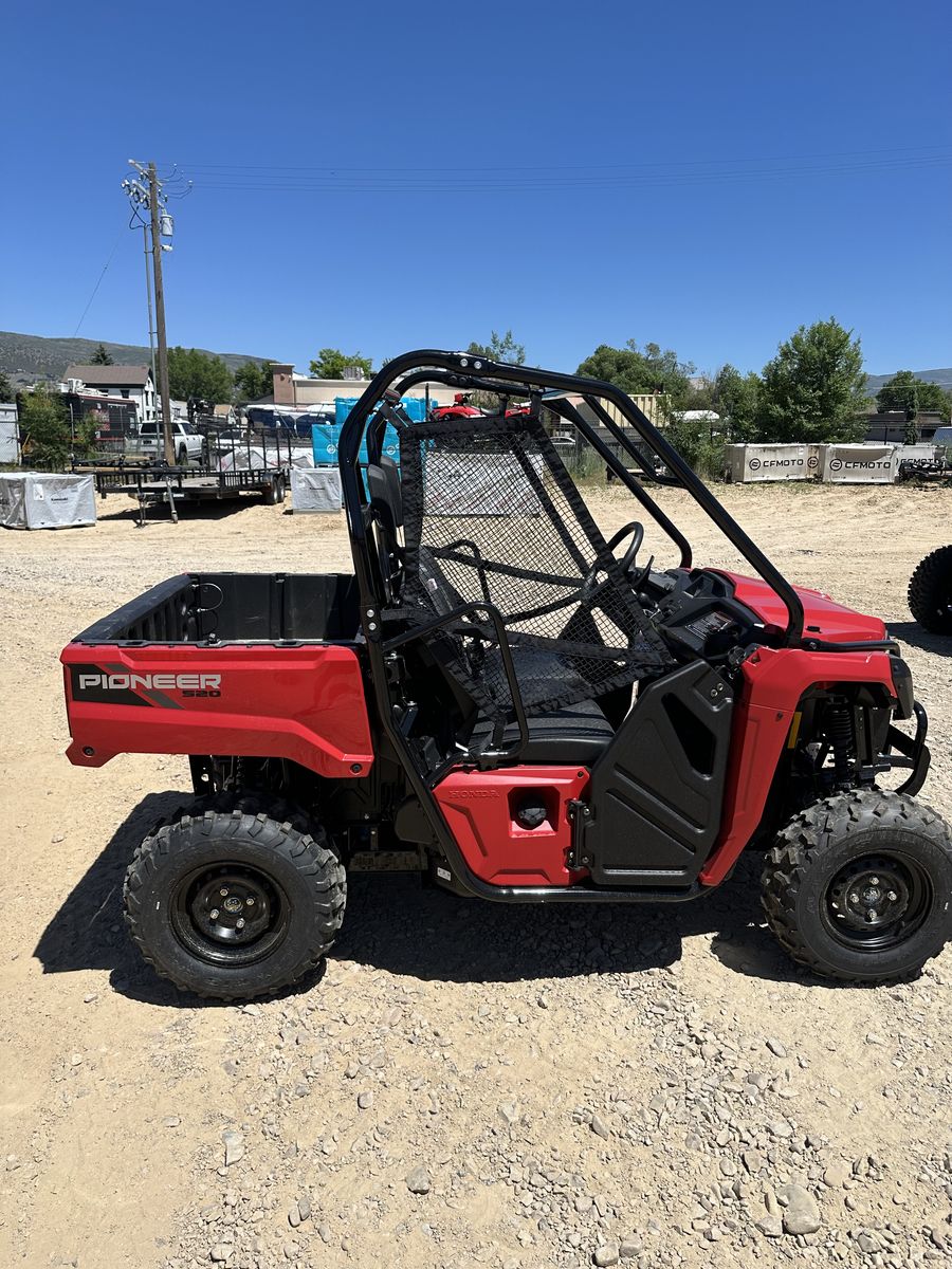 2026 HONDA Pioneer 520 Hero Red - H04997