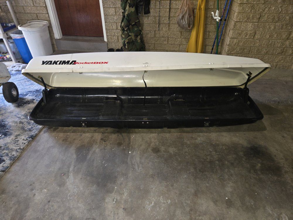 YAKIMA ROCKET BOX