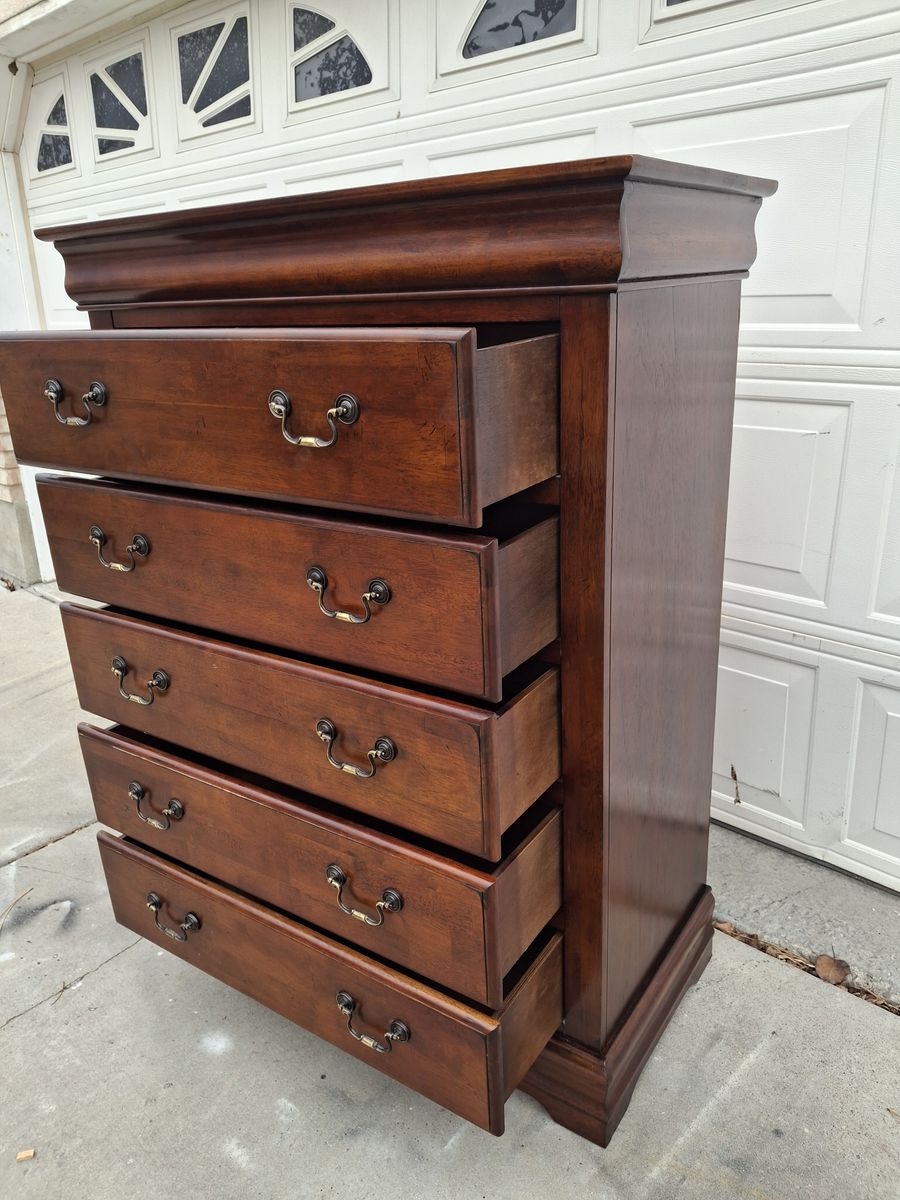 extra tall hardwood 5 drawers dresser/carmen